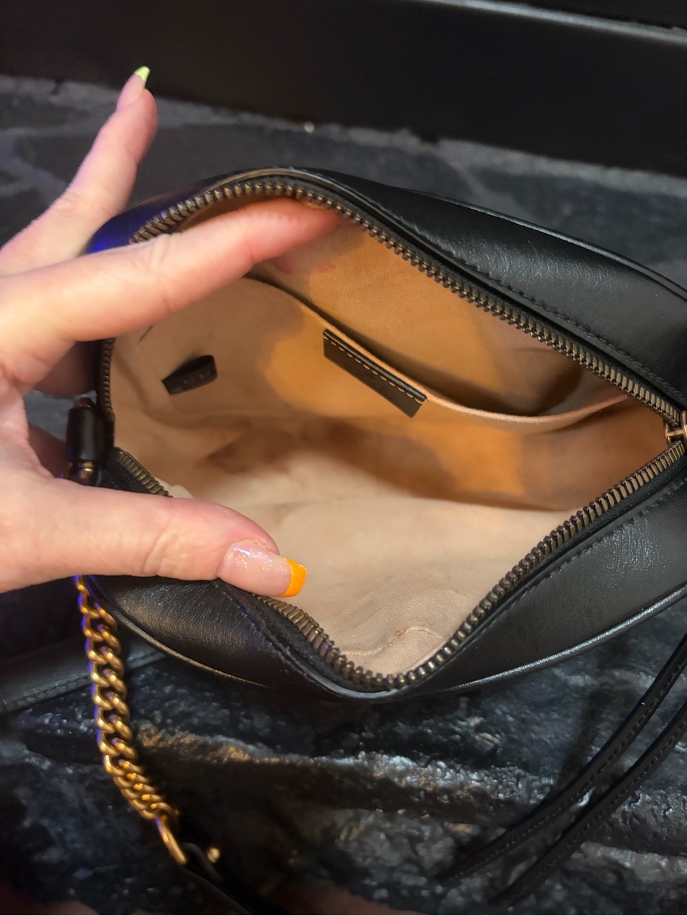 Gucci Black Matelassé Leather GG Chevron Crossbody Bag - 2021 - Picture 2 of 16